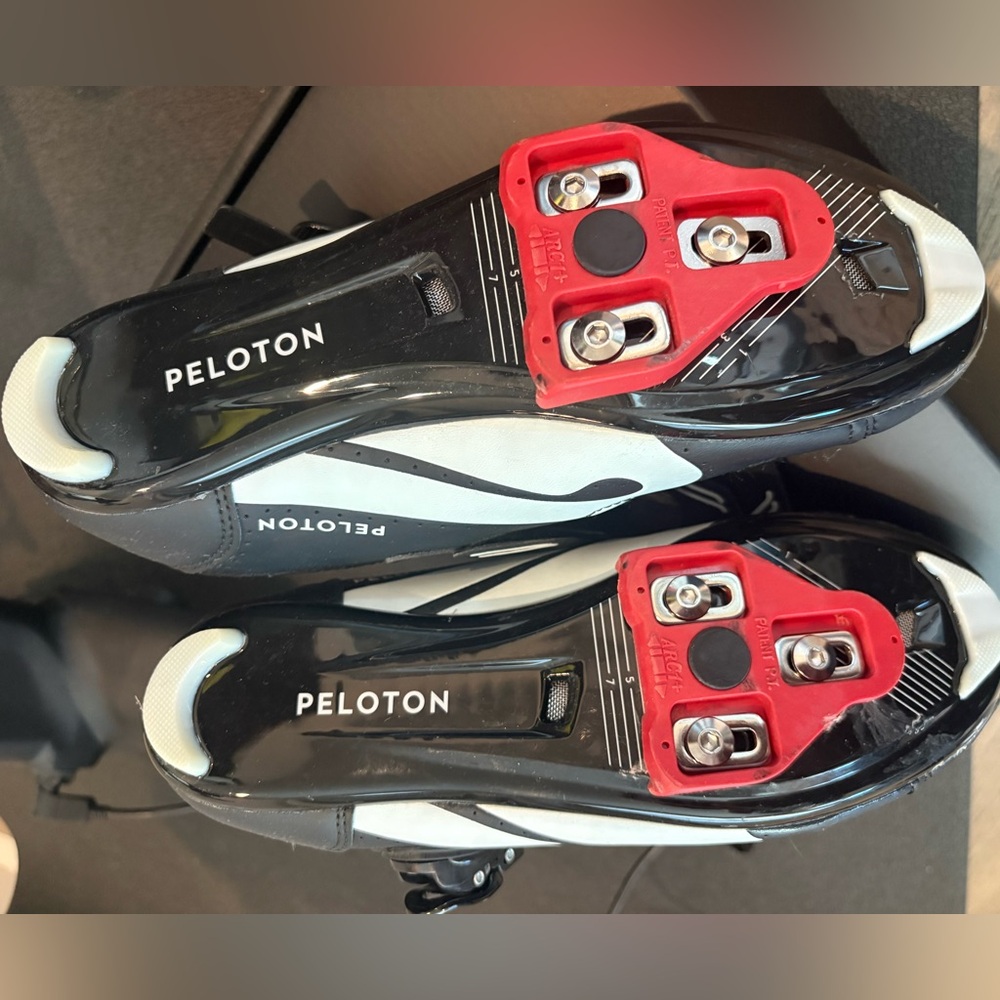 Peloton Black and Red Cycling Shoes Size 39 - Picture 2 of 3